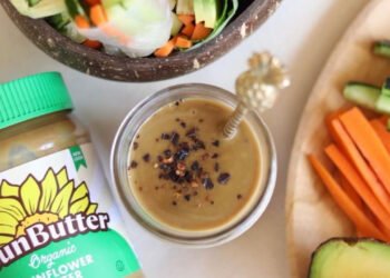 Celebre el verano con rollitos de primavera frescos y salsa satay de mantequilla de mirasol