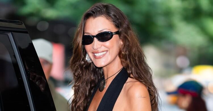 Bella Hadid lució dos de las principales tendencias de bisutería del verano