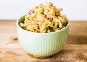 Sándwich de ensalada de garbanzos y atún: rico, rápido y vegano