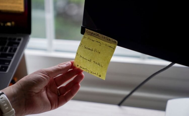 La COVID-19 puede dejar una marca duradera en el cerebro, especialmente en las personas mayores